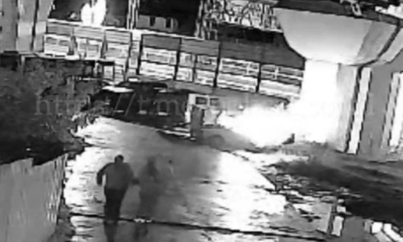 В Сочи двое угонщиков случайно сожгли машину, пытаясь ее завести
