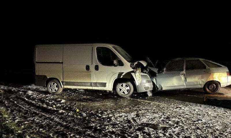 Двое пенсионеров погибли в лобовом ДТП с фургоном в Курганинском районе