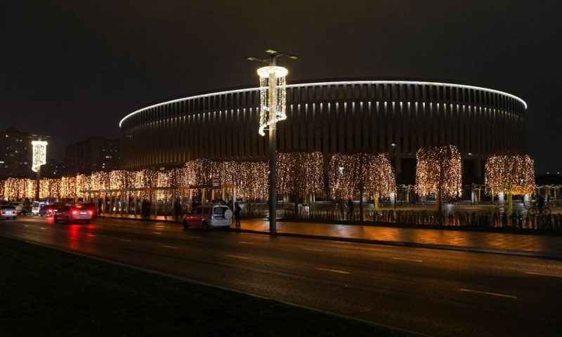 В парке «Краснодар» начали включать новогоднюю иллюминацию