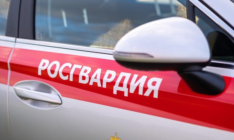 Пьяный водитель протаранил машину врача на парковке больницы в Краснодаре