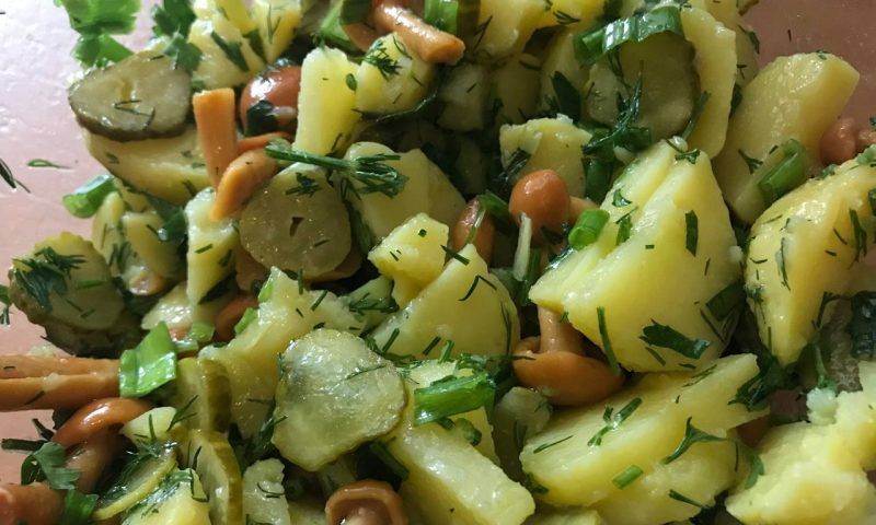 Самый быстрый и вкусный постный салат с картофелем и маринованными опятами