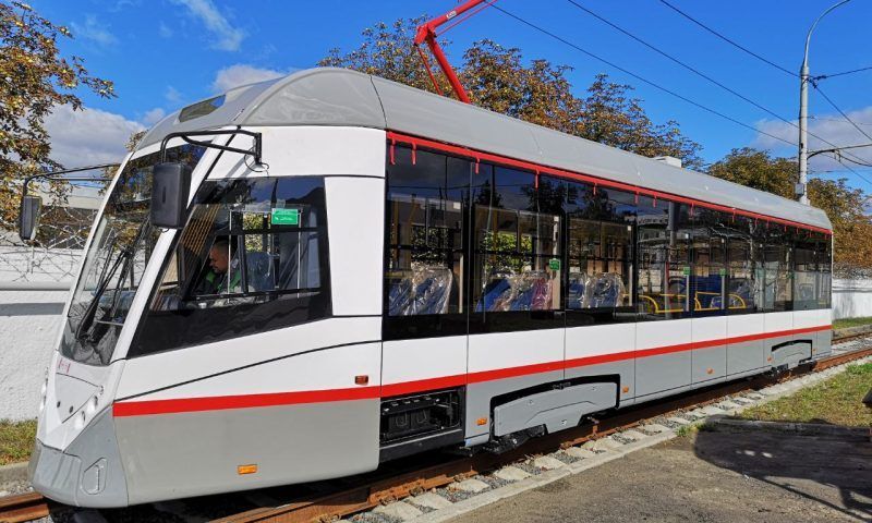 В Краснодар для тестирования привезли первый белорусский трамвай