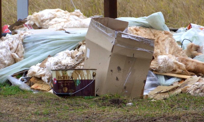 Четвертую неделю не вывозят мусор из села Воронцовка в Ейском районе