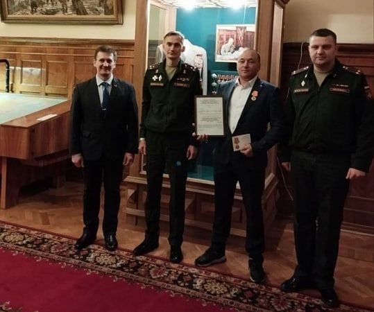 Житель Краснодарского края получил медаль Минобороны за помощь участникам СВО