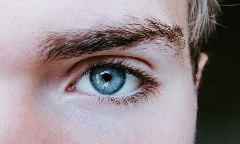Зеркало души: что говорят о человеке голубые глаза