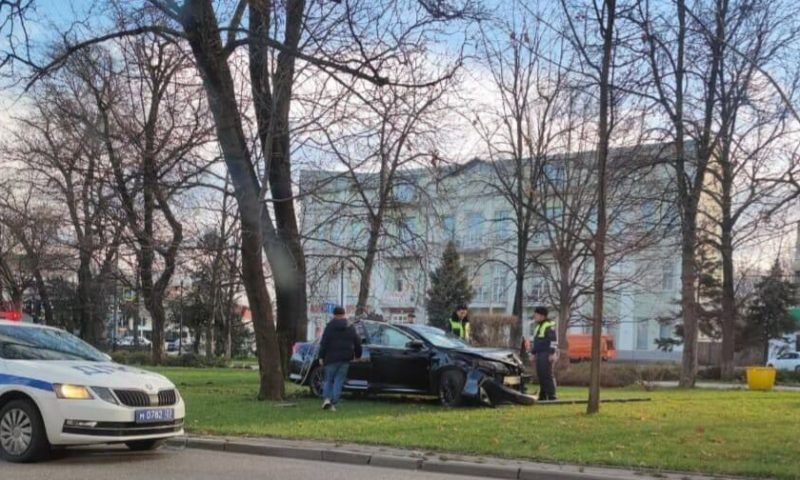 Три человека пострадали в ДТП с тремя иномарками в центре Краснодара