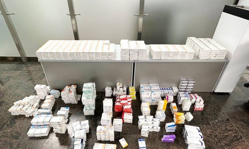 Почти 50 кг препаратов пытались перевезти пассажиры рейса из Турции в Сочи