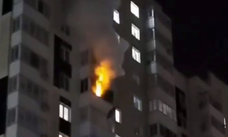 Квартира ночью загорелась в многоэтажке на востоке Краснодара