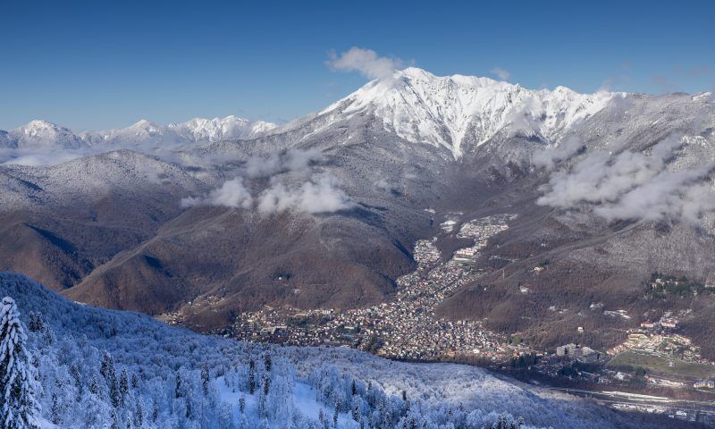 В горах Адыгеи из-за непогоды приостановили поиски пропавшего туриста