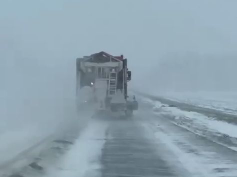 Едущих с Кубани в сторону Ростова водителей предупредили о снегопаде на трассе