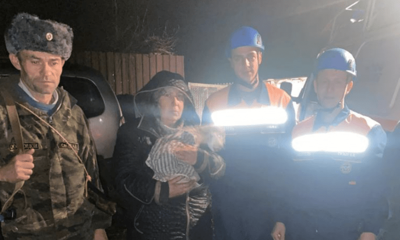 На Кубани спасатели в новогоднюю ночь искали заблудившихся в лесу женщину и козу