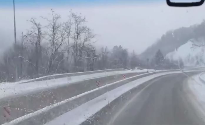 Снег и град обрушились на дороги Туапсинского района 14 января