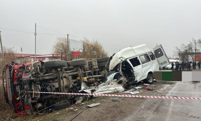 Семь человек погибли в ДТП с маршруткой и КамАЗом в Ставропольском крае