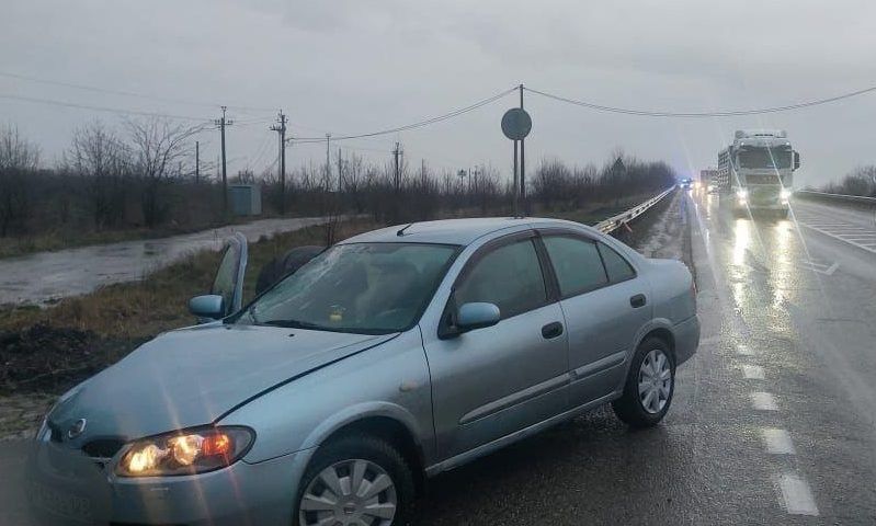 Водитель иномарки насмерть сбил мужчину на трассе в Краснодарском крае