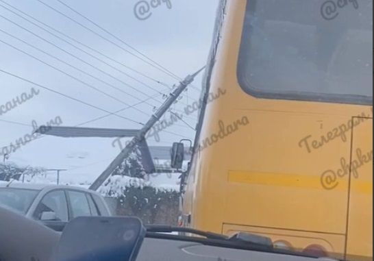 Маршрут автобуса № 96 в Краснодаре изменился из-за упавшей опоры
