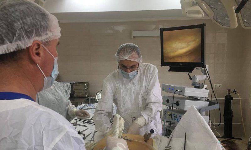 Более 100 лапароскопических операций провели на новом оборудовании в Крымске