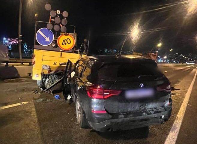 Водитель иномарки погиб в ДТП с уборочной машиной в Сочи