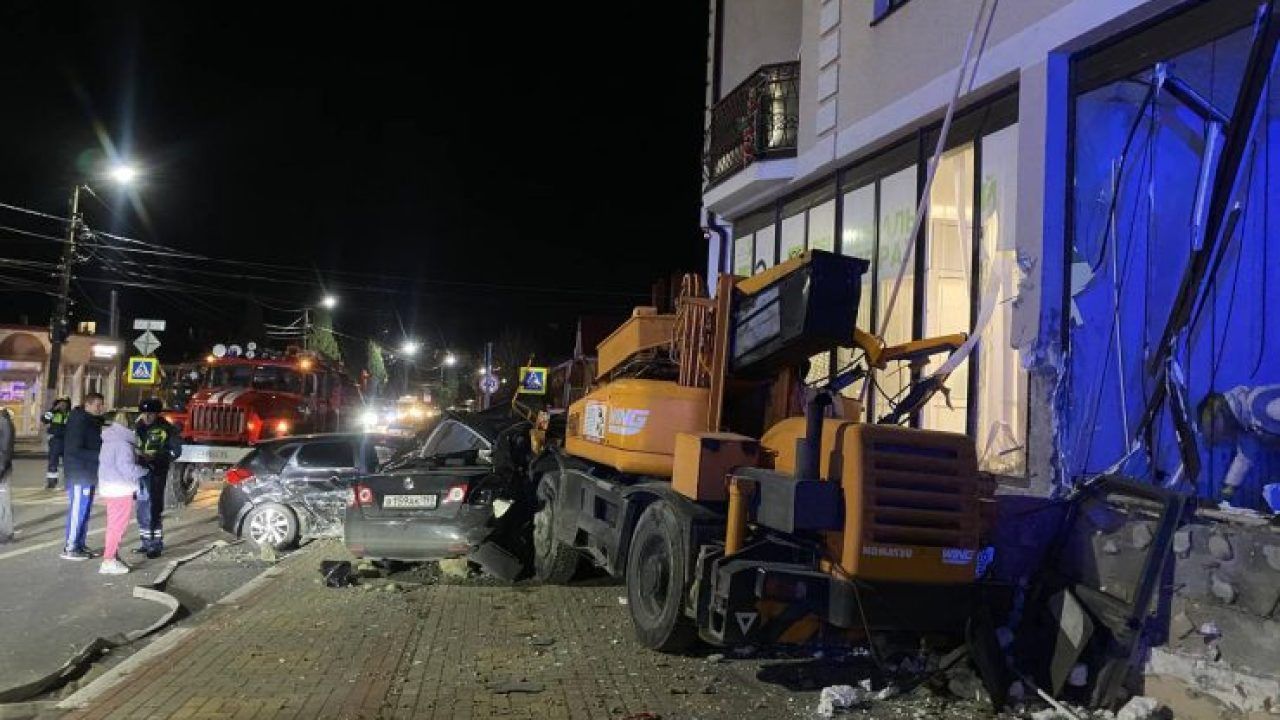 Мэр Геленджика: в массовом ДТП с автокраном пострадали три человека - 10  января, 2024 Все новости, Происшествия «Кубань 24»