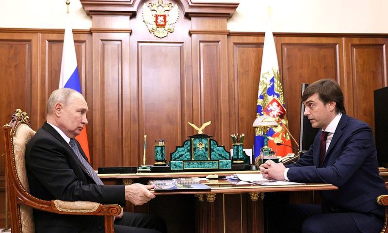 Владимир Путин провел рабочую встречу с министром образования РФ Кравцовым