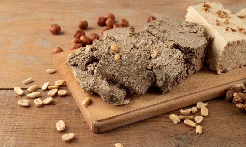 Подсолнечная, арахисовая и кунжутная: какая халва калорийнее и полезнее