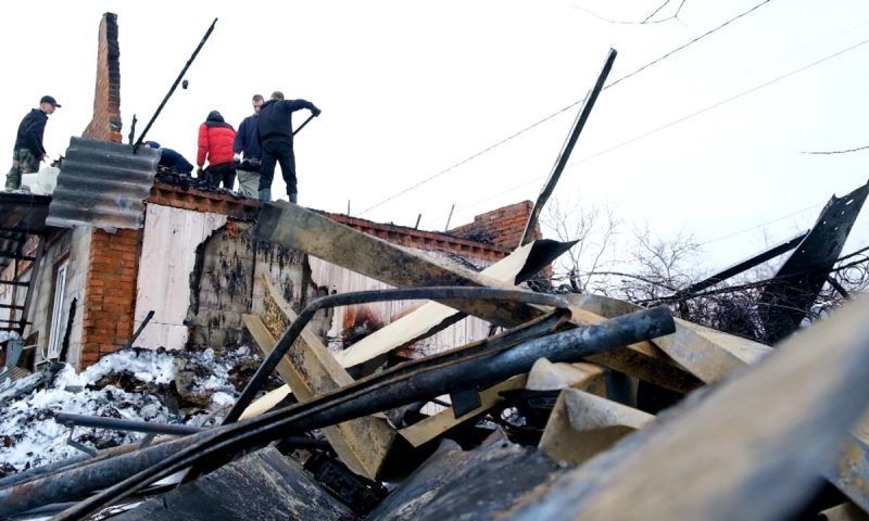 Многодетная семья осталась без жилья после пожара в станице под Краснодаром