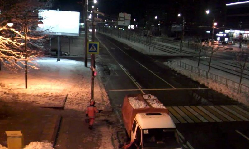 Улицы Краснодара от снега и наледи круглосуточно очищают коммунальные службы
