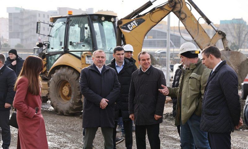 Кондратьев проверил ход строительства «Дворца самбо» в Краснодаре