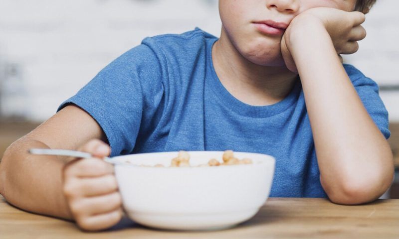 Чем кормить ребенка: пять правил здорового питания детей и подростков