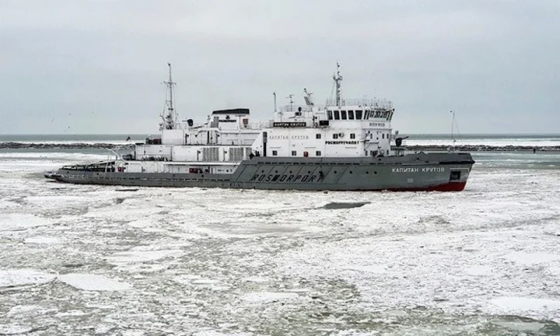 Ограничения по режиму ледового плавания ввели в порту Ейска