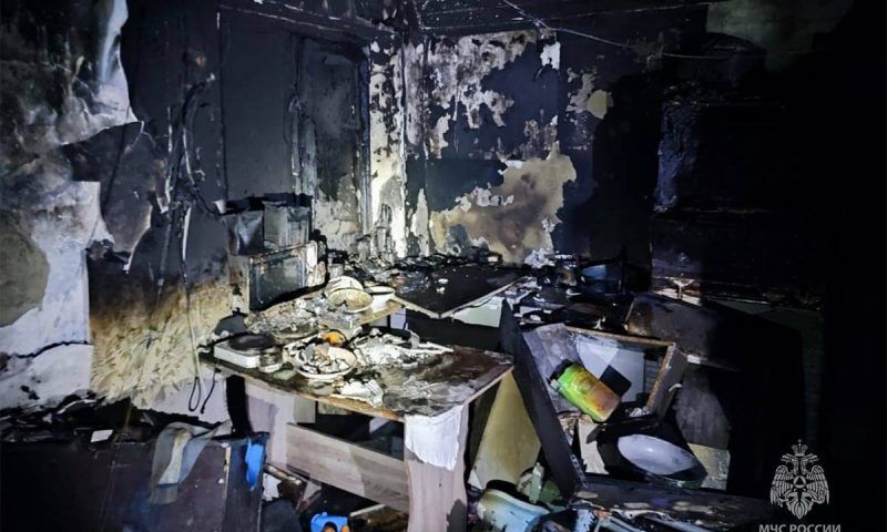 Жителей двухэтажного дома эвакуировали из-за пожара в Крымском районе