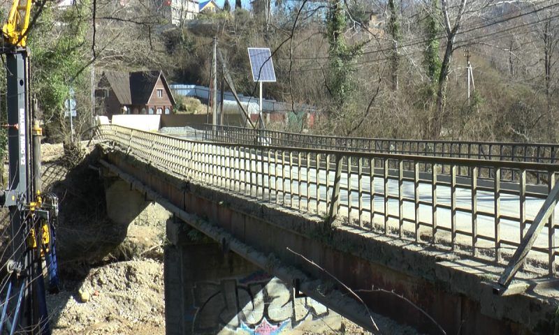 Опоры автомобильного моста укрепят в микрорайоне Кудепста в Сочи