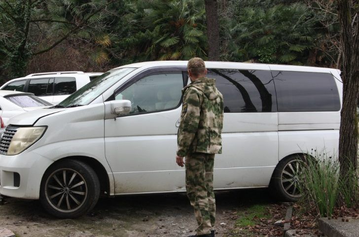 Таможенники из Сочи передали на нужды СВО 4 конфискованные машины из Абхазии