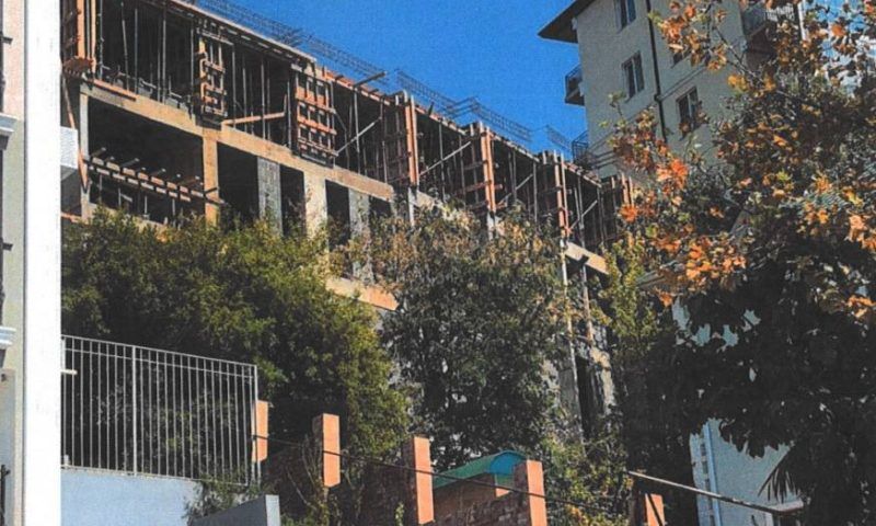 Незаконно строящуюся многоэтажку выявили в центре Сочи