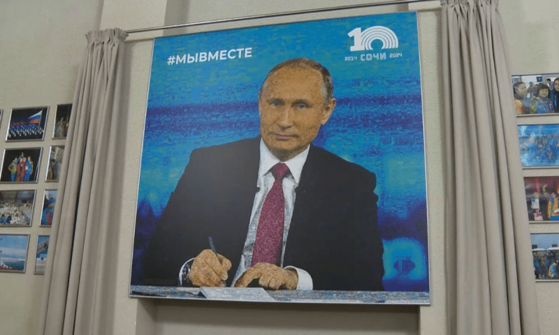 Фотопанно «Мы вместе» с изображением Путина открыли к юбилею Олимпиады в Сочи