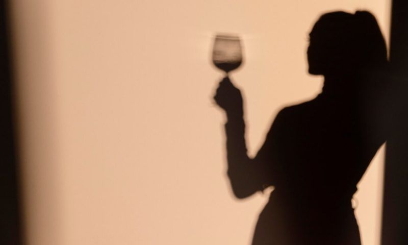 Стоит задуматься: 5 незаметных признаков алкоголизма