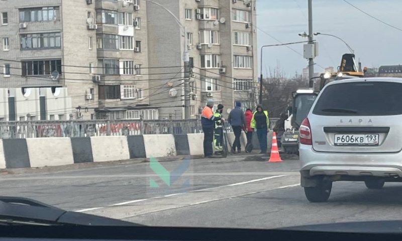 Ямочный ремонт Тургеневского моста начали в Краснодаре