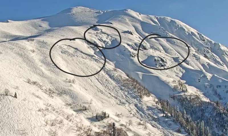 В горах Сочи закрыли подъемник из-за туристов, выезжающих за пределы трасс