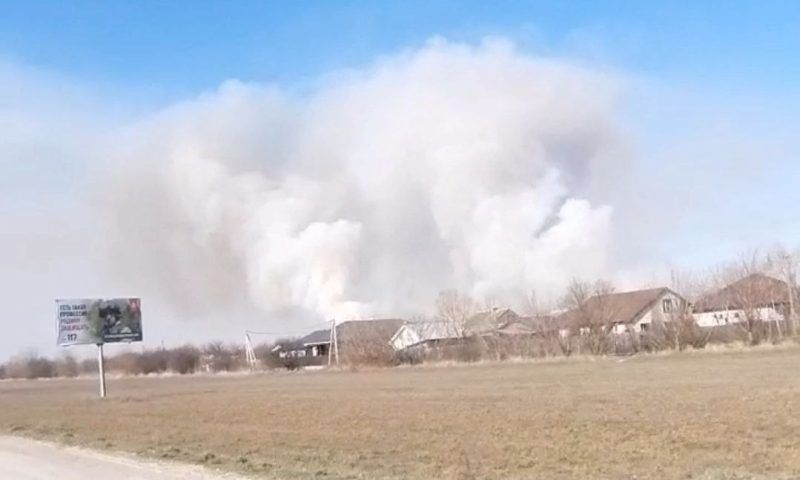 «Хуторок» в дыму: 100 кв. метров свалки загорелось в Славянске-на-Кубани