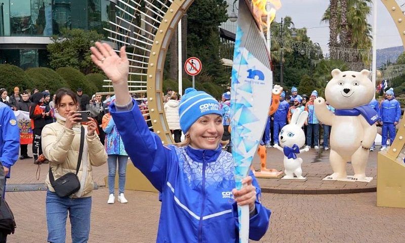Олимпийская чемпионка Ирина Караваева приняла участие в «Эстафете Огня» в Сочи