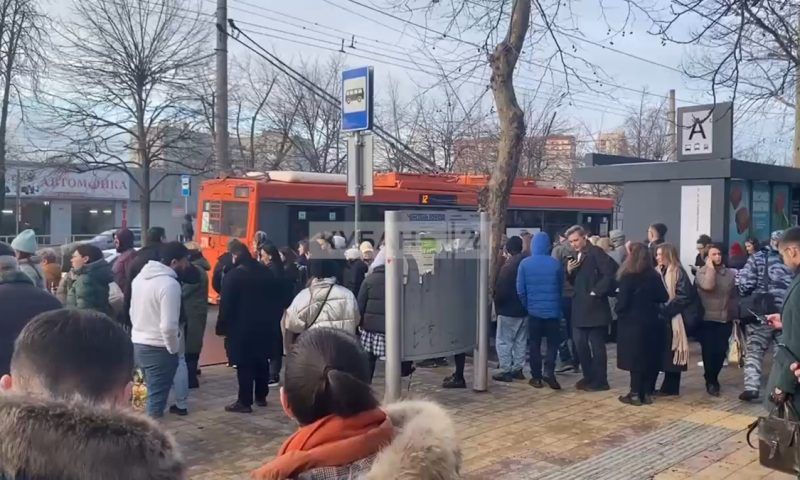 Движение трамваев в центре Краснодара остановилось в час-пик из-за обрыва сети