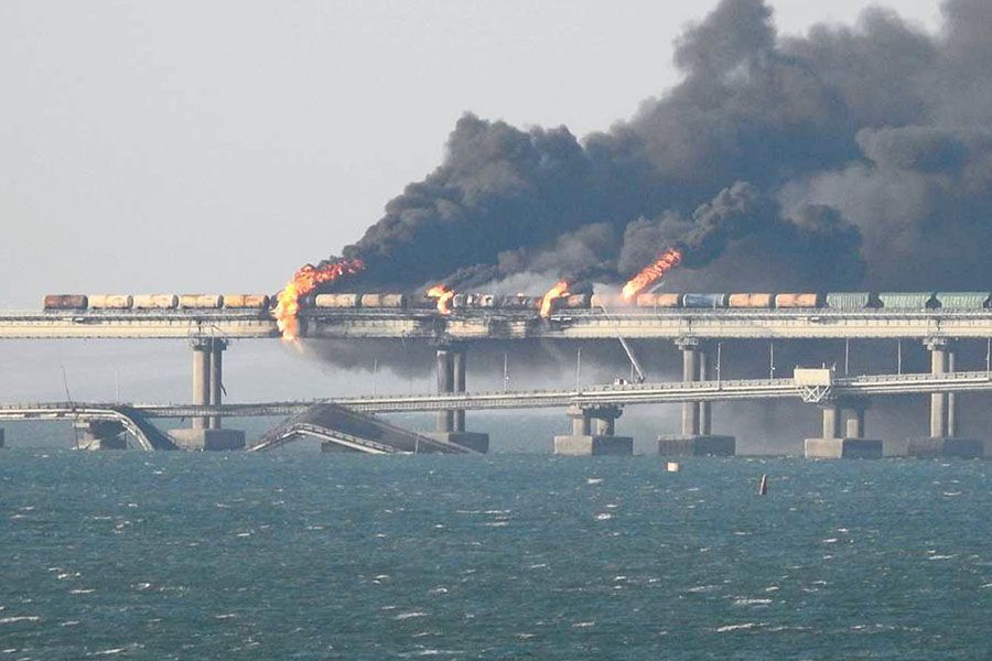 Fire on bridge linking Crimea to mainland Russia