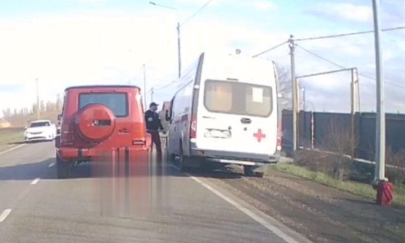 На заблокировавшего проезд скорой водителя заведут уголовное дело на Кубани