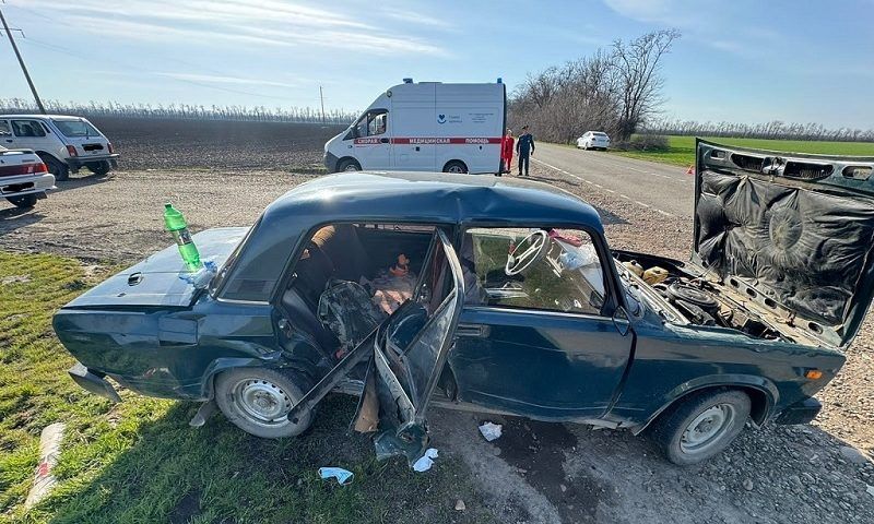 Водитель и пассажир пострадали в ДТП в Гулькевичском районе