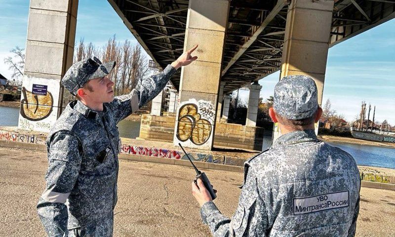 Подозрительного мужчину поймала охрана на Тургеневском мосту в Краснодаре