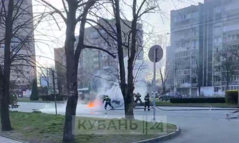 Автомобиль такси загорелся на ходу в Краснодаре