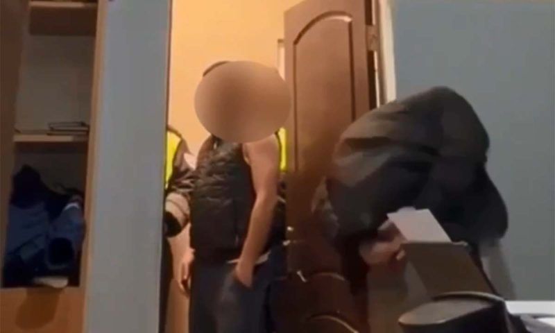 Задержанный разбил голову о стену, пытаясь скомпрометировать полицейских в Сочи