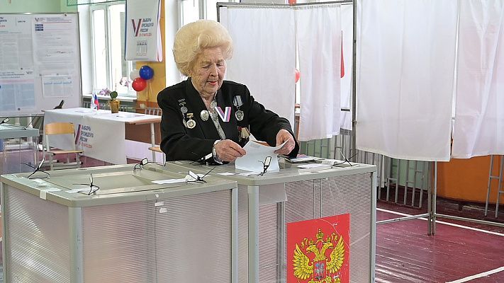 На выборах президента РФ в Сочи проголосовала ветеран Вера Шибалова