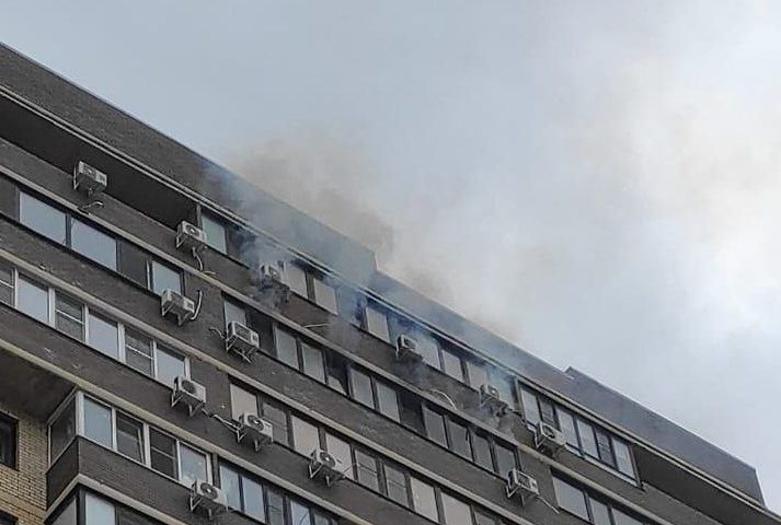 Более 20 человек спасли и 57 эвакуировали при пожаре в многоэтажке в Краснодаре