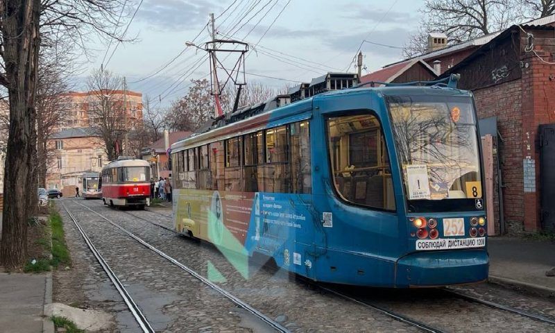 Движение трамваев остановилось в центре Краснодара в час-пик из-за двух ДТП
