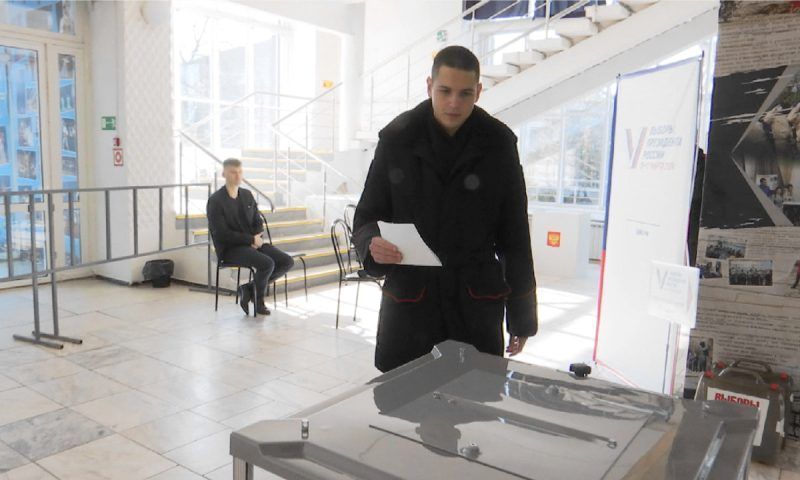 Кадеты проголосовали на выборах президента РФ в Ейске